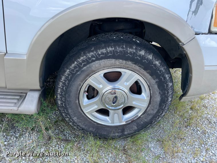 image for item JQ9554 2005 Ford Expedition  SUV