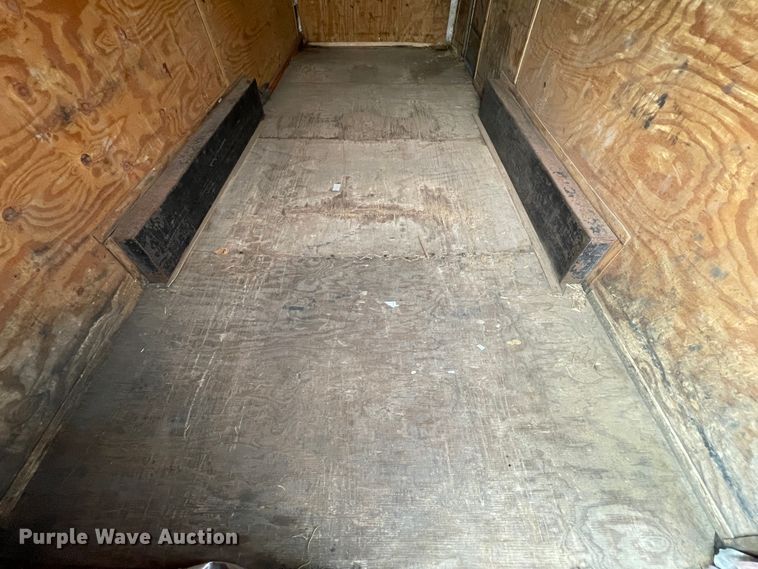 image for item JQ9592 2004 Doolittle Cargo  enclosed cargo trailer