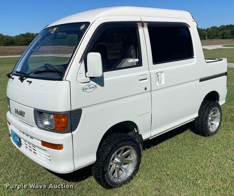 image for item JQ9632 1994 Daihatsu HiJet  Crew Cab mini truck