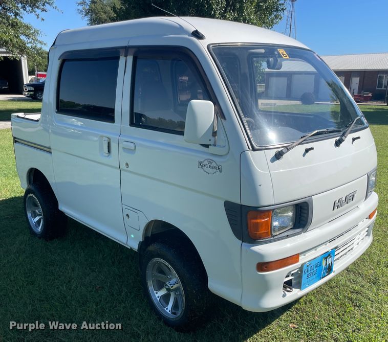image for item JQ9632 1994 Daihatsu HiJet  Crew Cab mini truck