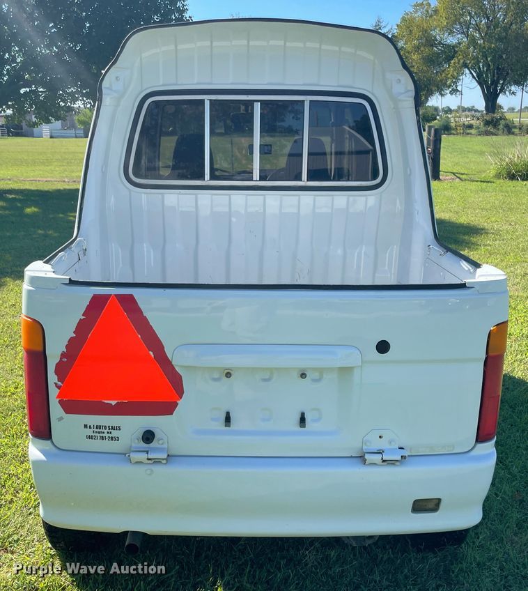 image for item JQ9632 1994 Daihatsu HiJet  Crew Cab mini truck