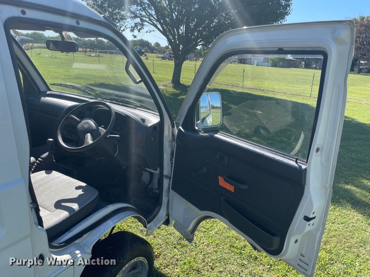 image for item JQ9632 1994 Daihatsu HiJet  Crew Cab mini truck