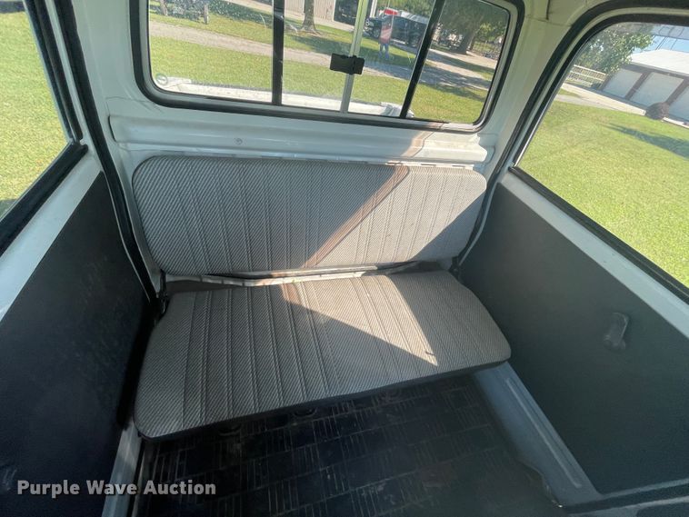 image for item JQ9632 1994 Daihatsu HiJet  Crew Cab mini truck