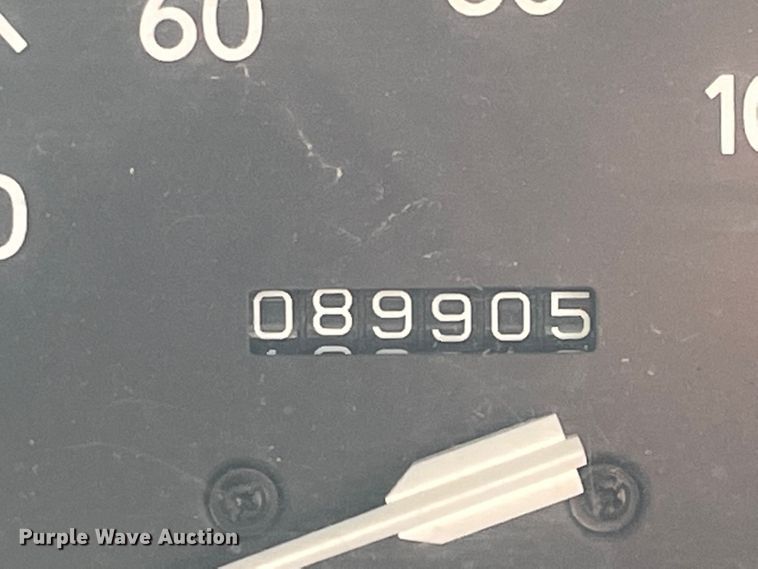 image for item JQ9632 1994 Daihatsu HiJet  Crew Cab mini truck