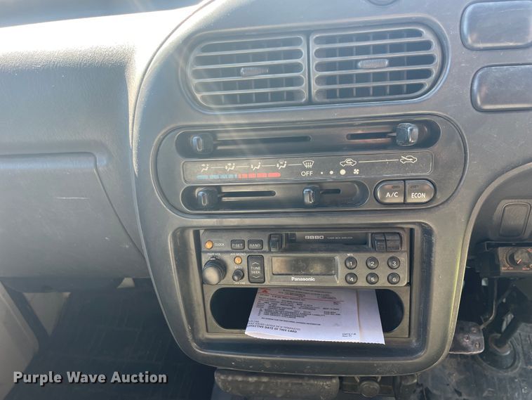 image for item JQ9632 1994 Daihatsu HiJet  Crew Cab mini truck