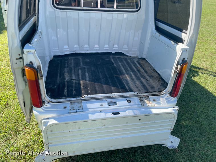 image for item JQ9632 1994 Daihatsu HiJet  Crew Cab mini truck