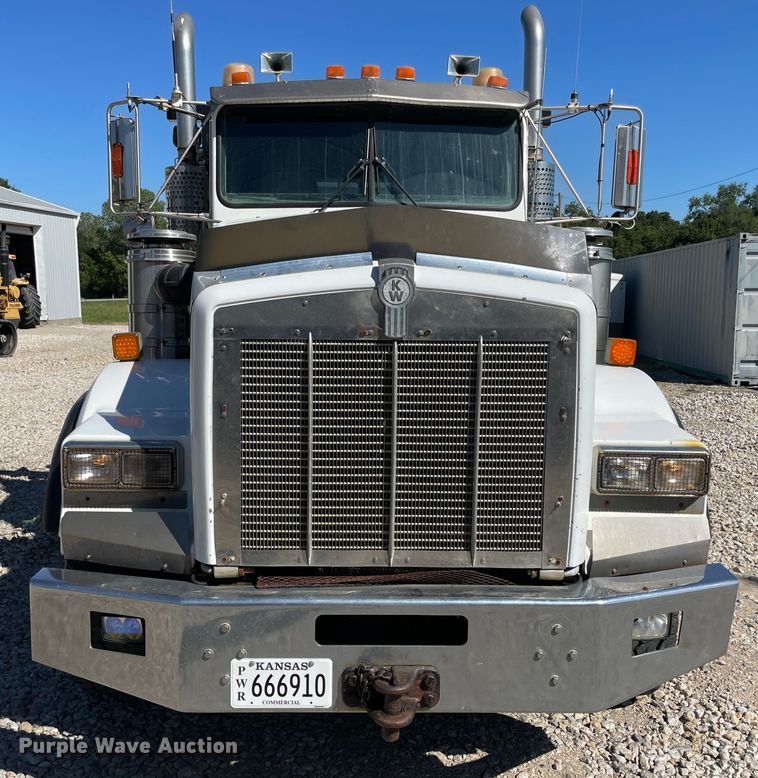 image for item JQ9633 1996 Kenworth T800  winch truck