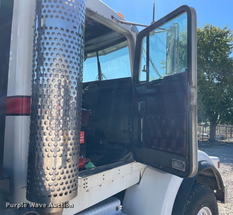 image for item JQ9633 1996 Kenworth T800  winch truck