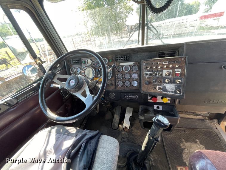 image for item JQ9633 1996 Kenworth T800  winch truck