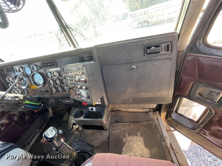 image for item JQ9633 1996 Kenworth T800  winch truck