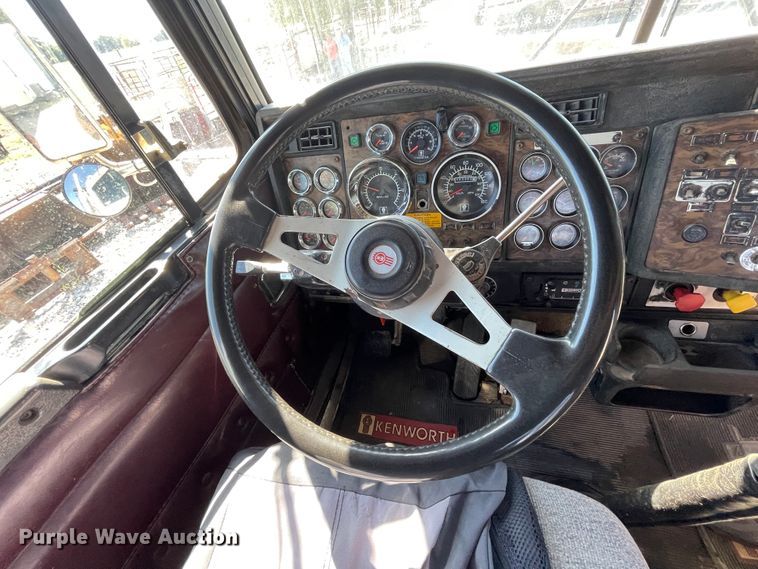 image for item JQ9633 1996 Kenworth T800  winch truck