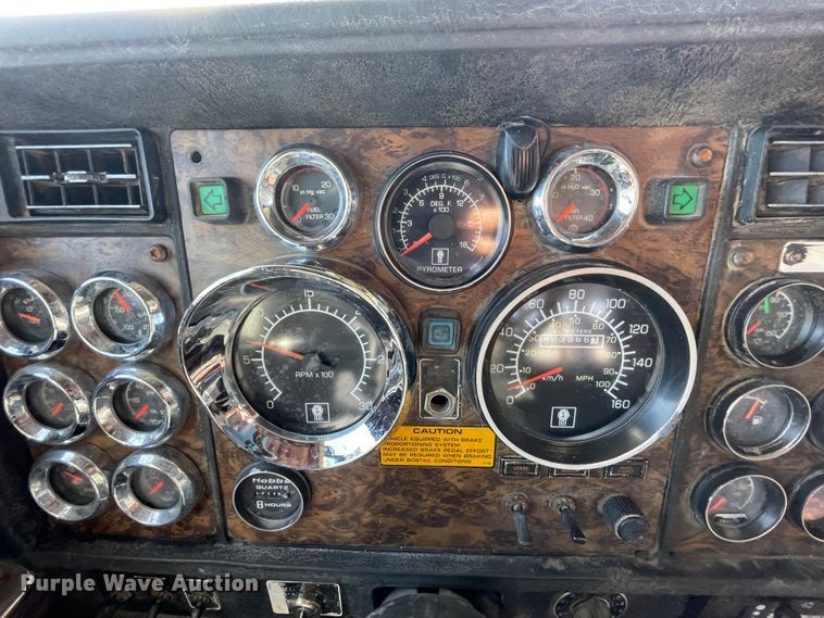 image for item JQ9633 1996 Kenworth T800  winch truck