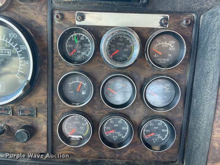 image for item JQ9633 1996 Kenworth T800  winch truck