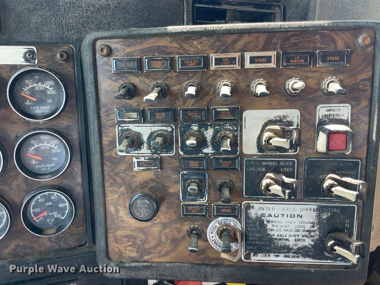 image for item JQ9633 1996 Kenworth T800  winch truck