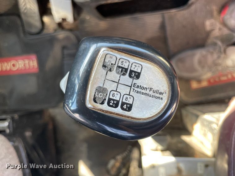 image for item JQ9633 1996 Kenworth T800  winch truck