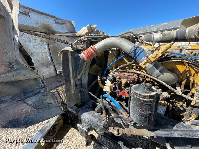 image for item JQ9633 1996 Kenworth T800  winch truck