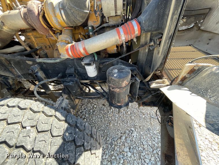 image for item JQ9633 1996 Kenworth T800  winch truck