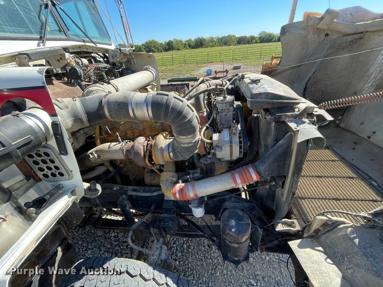 image for item JQ9633 1996 Kenworth T800  winch truck