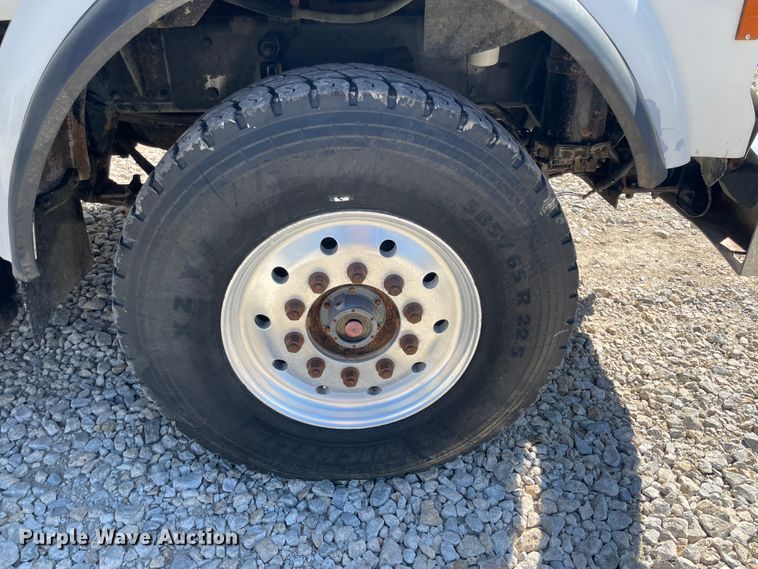 image for item JQ9633 1996 Kenworth T800  winch truck