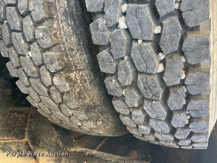 image for item JQ9633 1996 Kenworth T800  winch truck