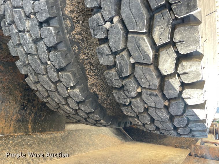 image for item JQ9633 1996 Kenworth T800  winch truck