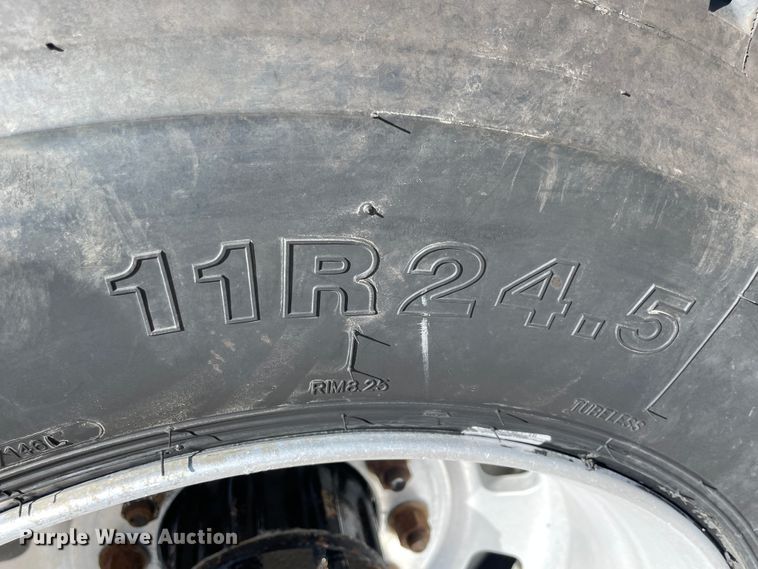 image for item JQ9633 1996 Kenworth T800  winch truck