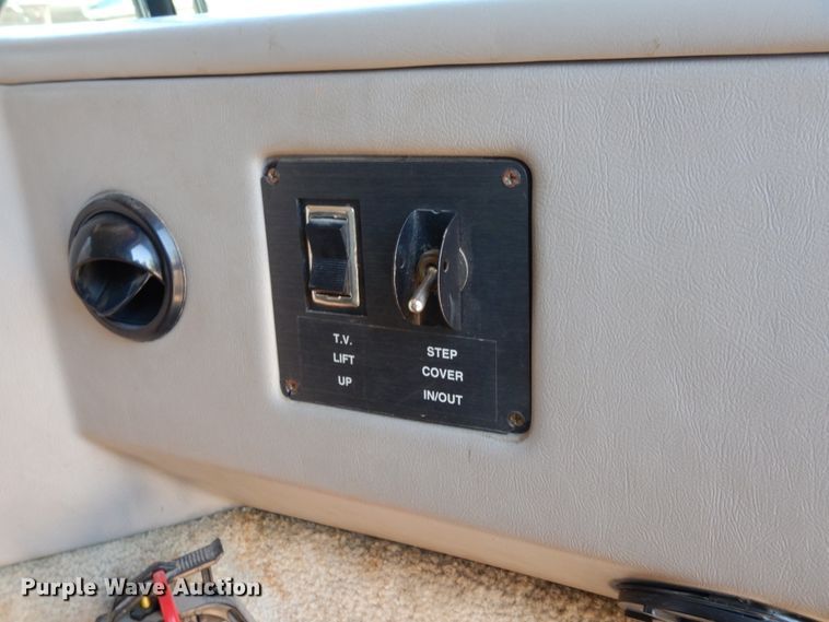 image for item KI9526 1999 Spartan MM-2242  RV