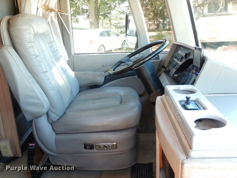 image for item KI9526 1999 Spartan MM-2242  RV