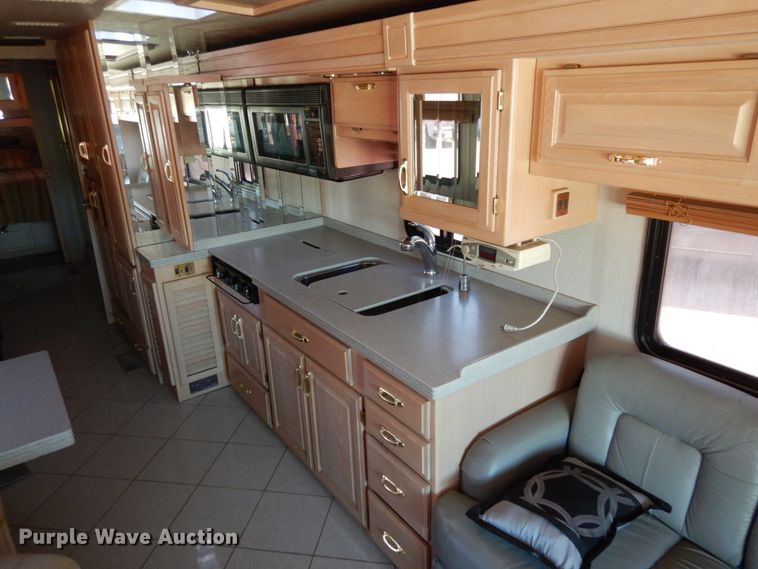 image for item KI9526 1999 Spartan MM-2242  RV