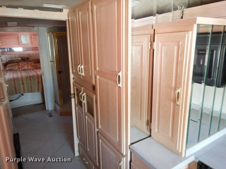 image for item KI9526 1999 Spartan MM-2242  RV