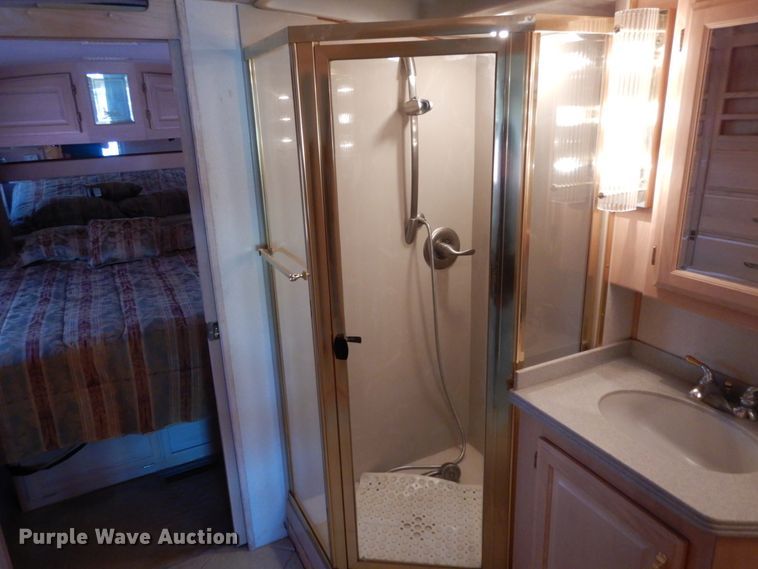 image for item KI9526 1999 Spartan MM-2242  RV