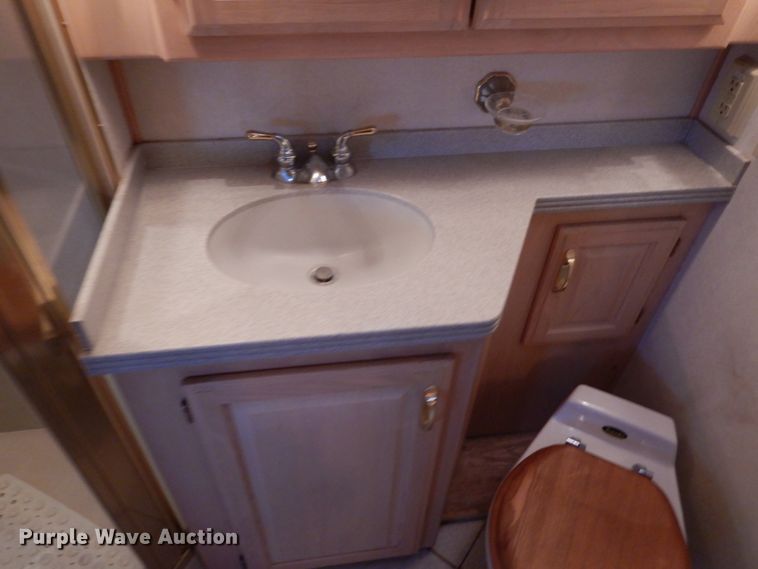 image for item KI9526 1999 Spartan MM-2242  RV