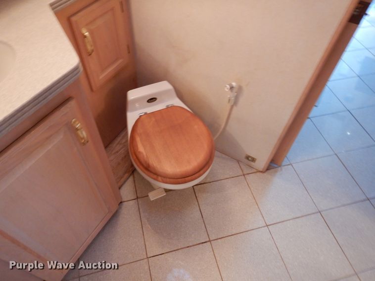 image for item KI9526 1999 Spartan MM-2242  RV