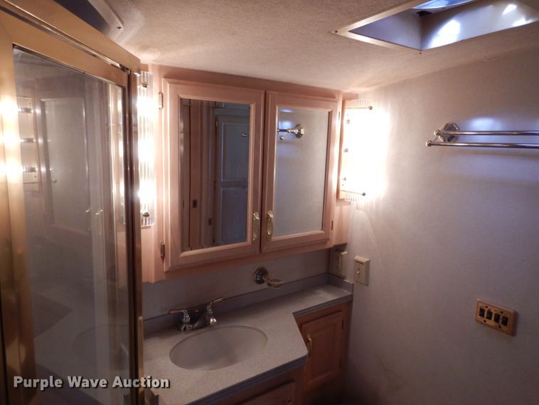 image for item KI9526 1999 Spartan MM-2242  RV