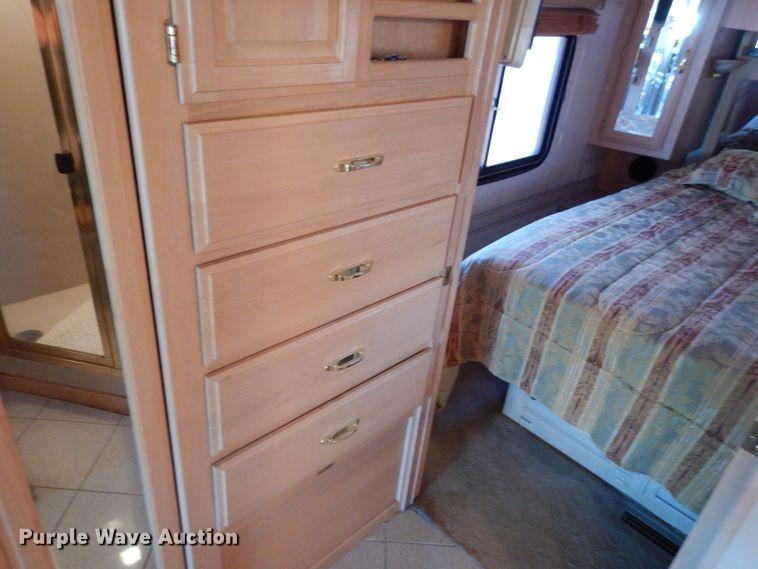 image for item KI9526 1999 Spartan MM-2242  RV