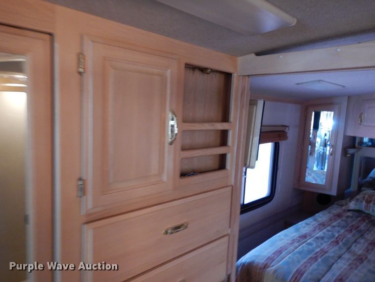 image for item KI9526 1999 Spartan MM-2242  RV