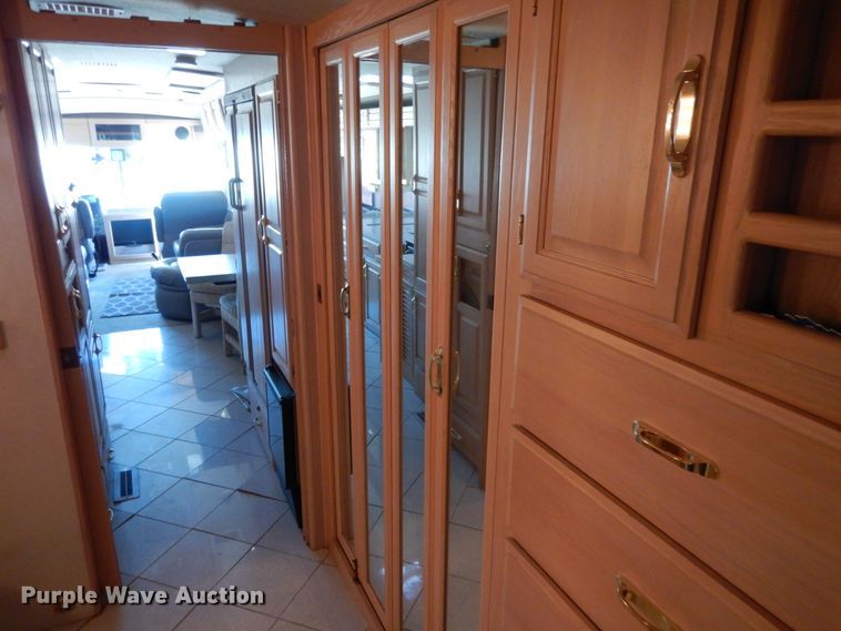 image for item KI9526 1999 Spartan MM-2242  RV