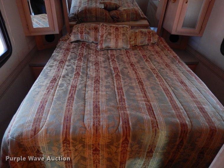 image for item KI9526 1999 Spartan MM-2242  RV