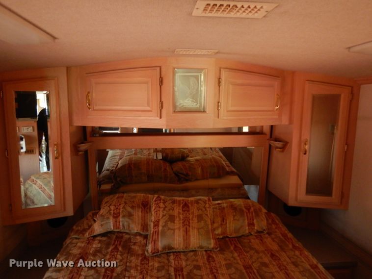 image for item KI9526 1999 Spartan MM-2242  RV