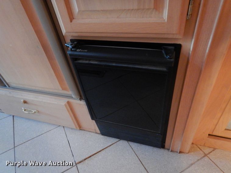 image for item KI9526 1999 Spartan MM-2242  RV