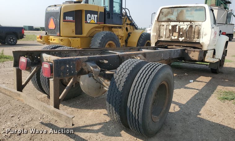 image for item KK9290 1987 Ford F800  truck cab and chassis