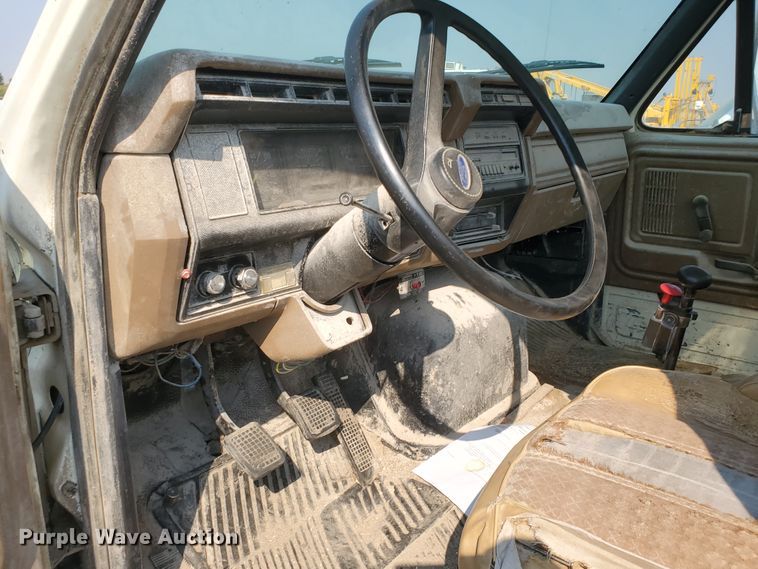 image for item KK9290 1987 Ford F800  truck cab and chassis