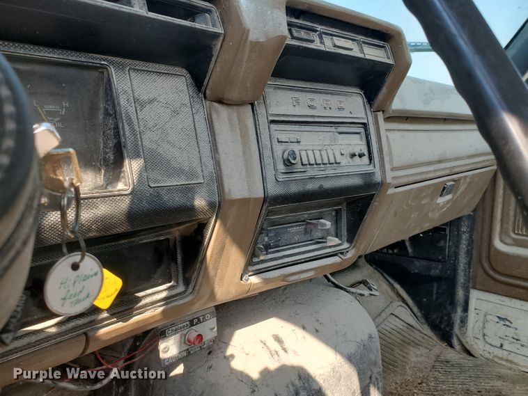 image for item KK9290 1987 Ford F800  truck cab and chassis