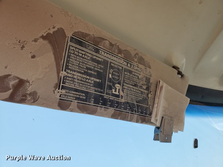 image for item KK9290 1987 Ford F800  truck cab and chassis