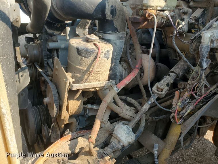 image for item KK9290 1987 Ford F800  truck cab and chassis