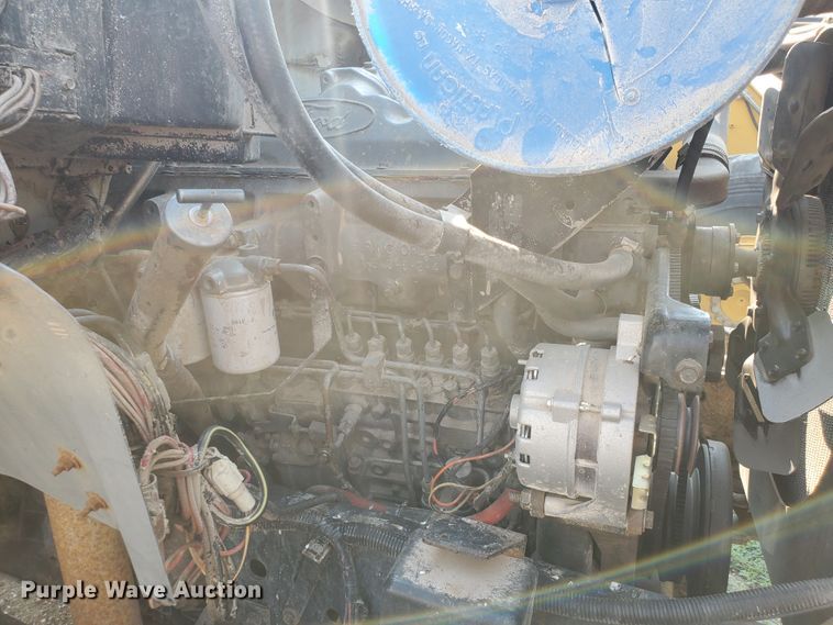 image for item KK9290 1987 Ford F800  truck cab and chassis