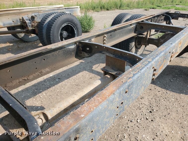 image for item KK9290 1987 Ford F800  truck cab and chassis