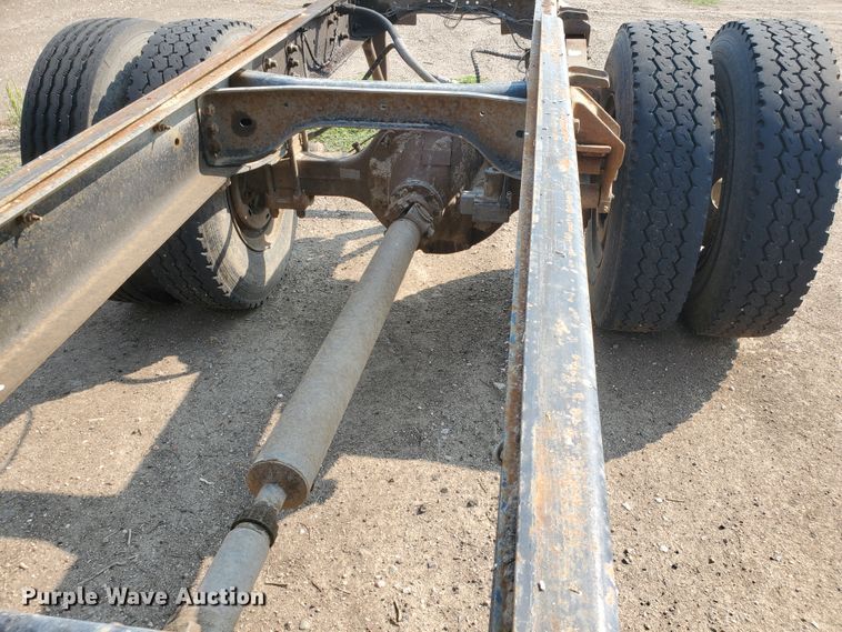 image for item KK9290 1987 Ford F800  truck cab and chassis