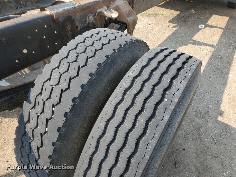 image for item KK9290 1987 Ford F800  truck cab and chassis