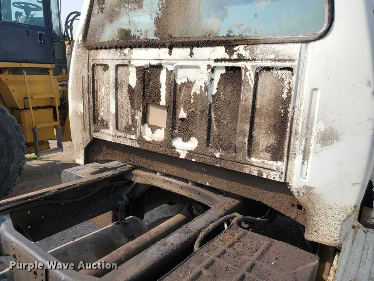 image for item KK9290 1987 Ford F800  truck cab and chassis